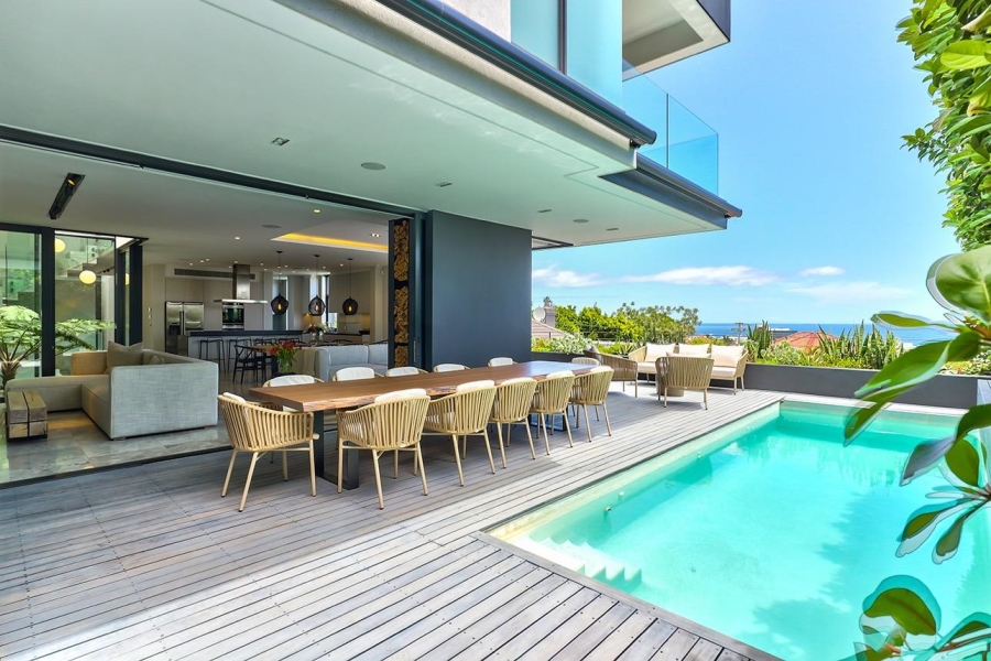 6 Bedroom Property for Sale in Fresnaye Western Cape